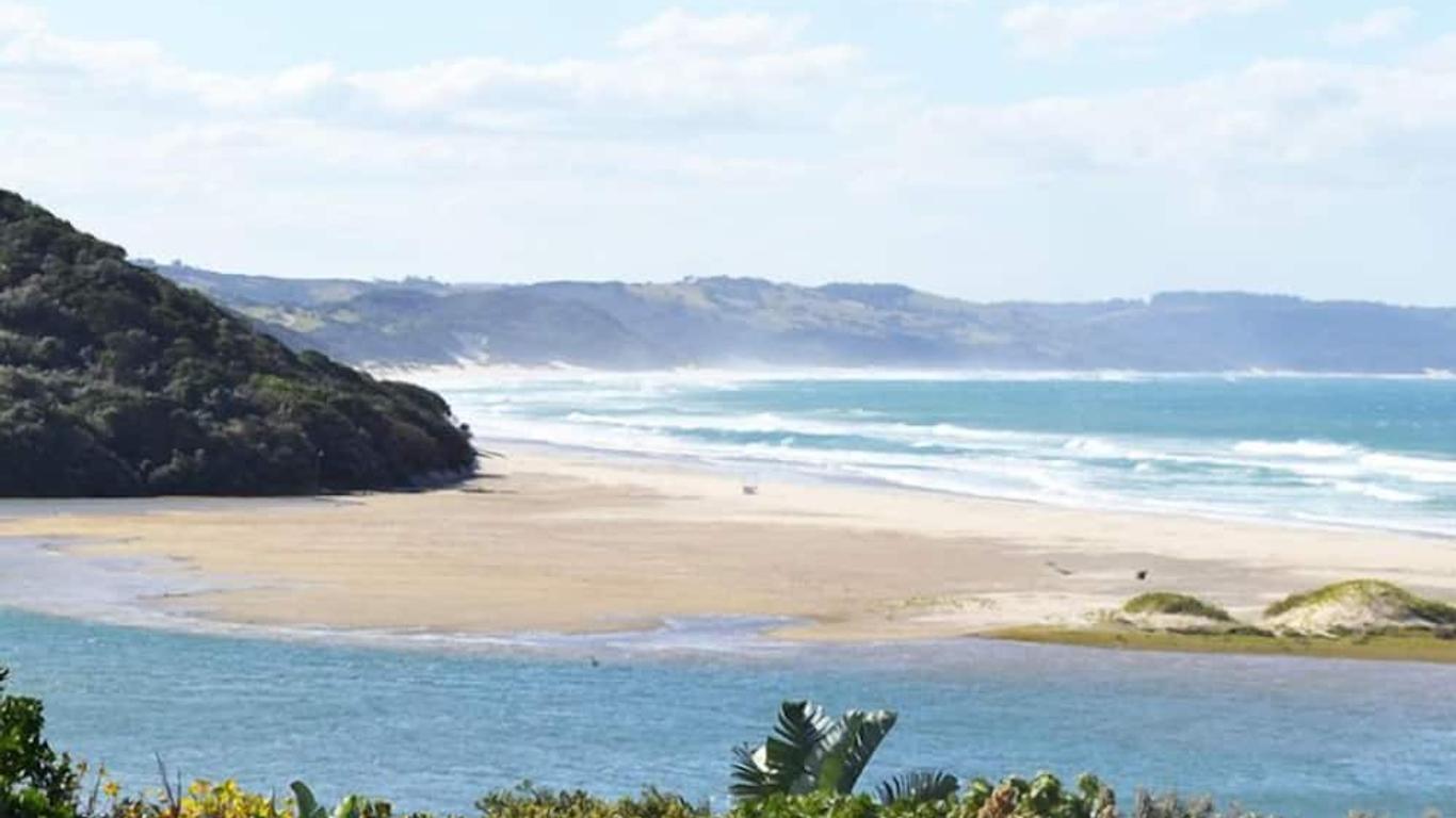 Buccaneers Lodge & Backpackers