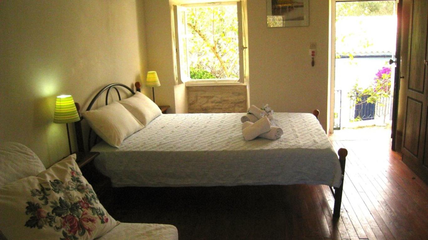 Adamantia Hotel