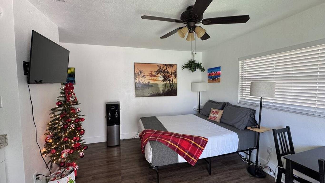 Cozy private studio w/own yard - 3mi from Beach