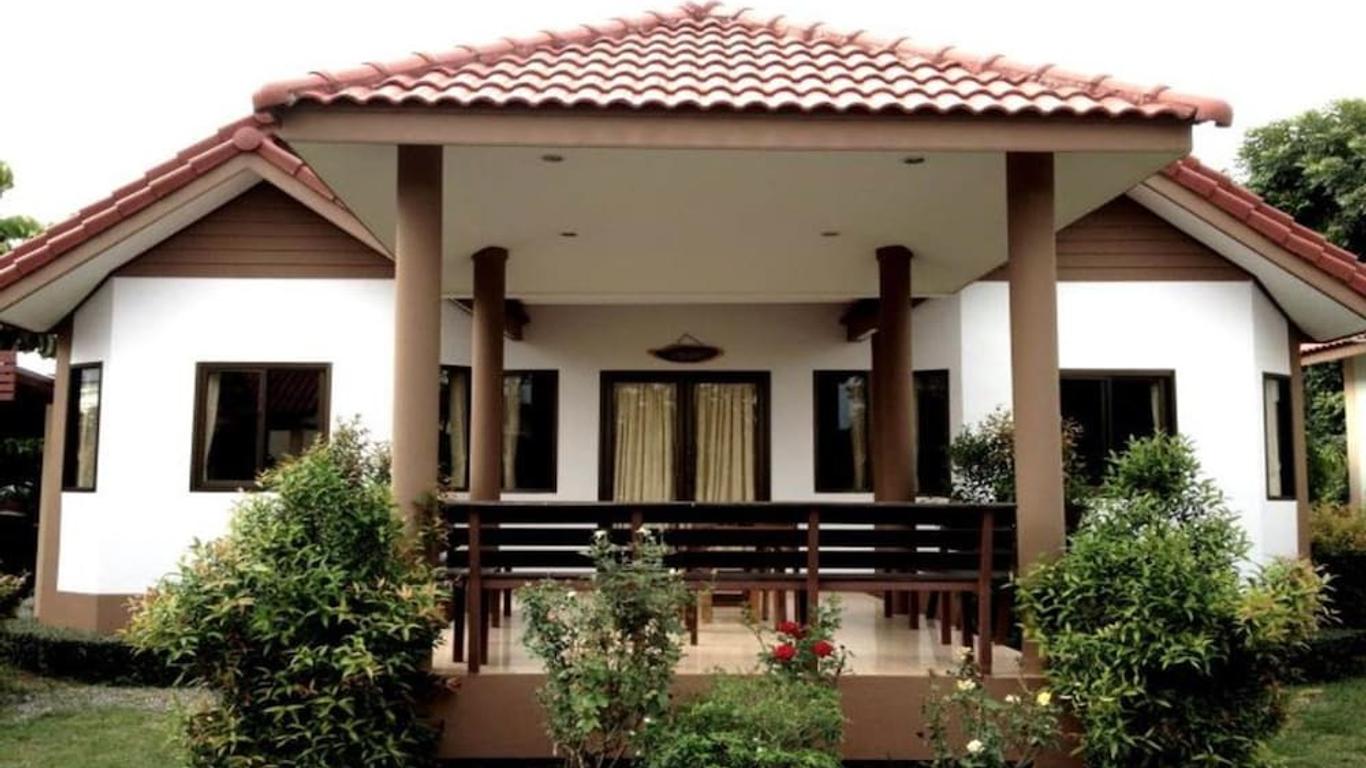 Baan Kin Lom Chom Daw