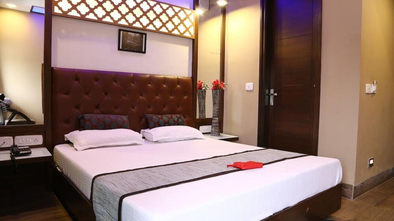 OYO 555 Hotel Mourya