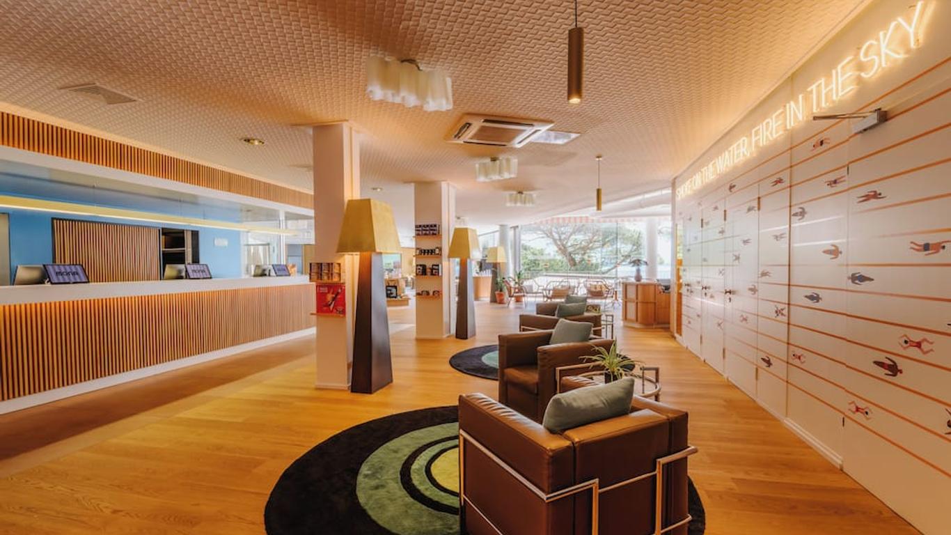 Hotel Mona