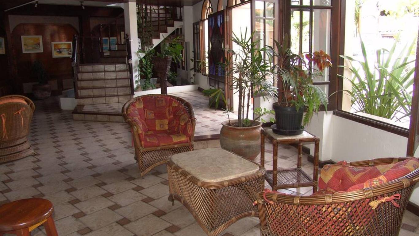 La Alhambra Apart Hotel