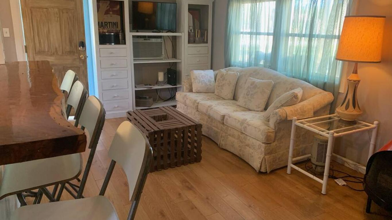 Nature Coast Inn & Cottages