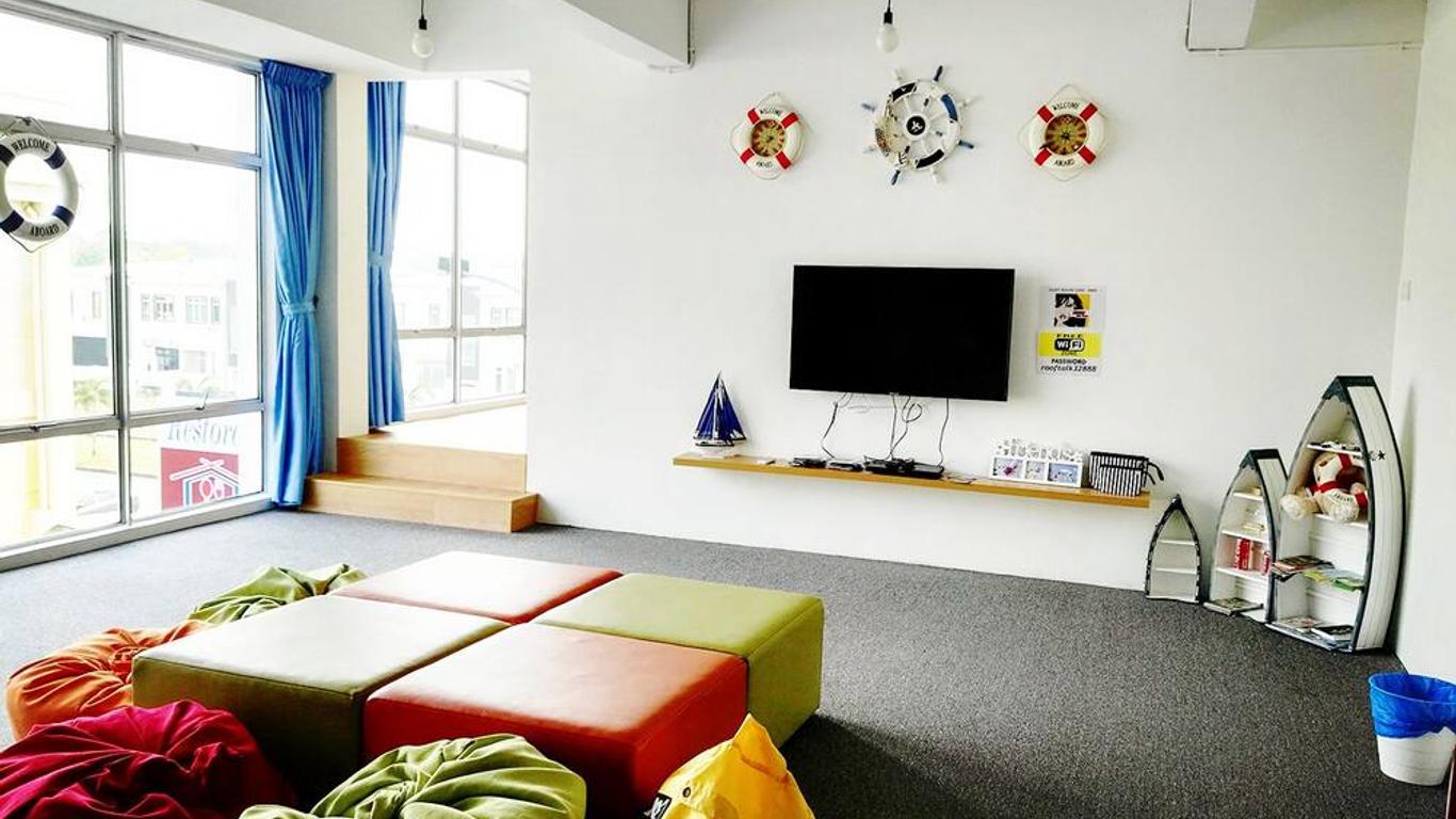Roof Talk Theme Hostel