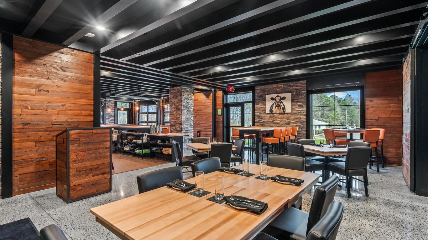 Cobblestone Hotel & Suites - Cullman