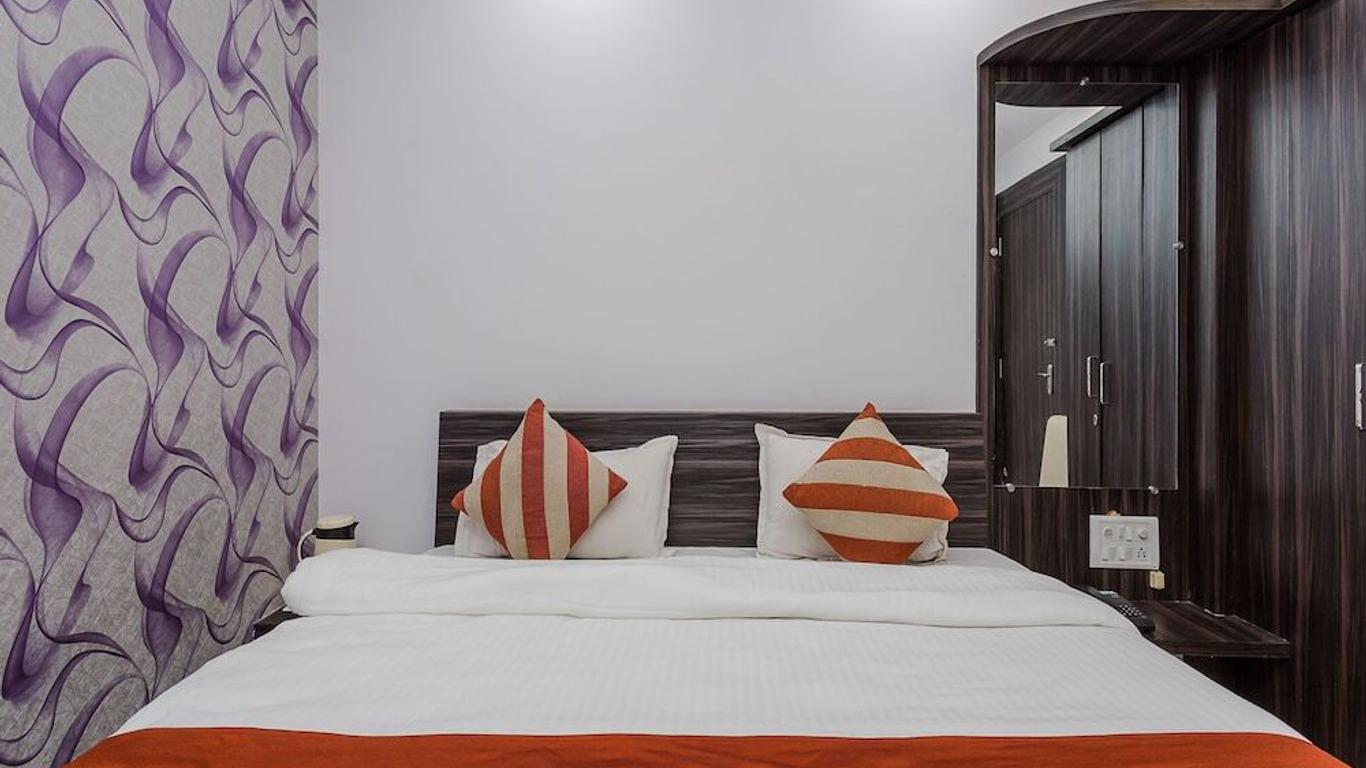 Oyo 14447 Bharat Regency