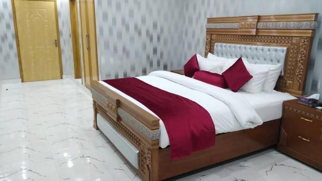 The Rich Hotel