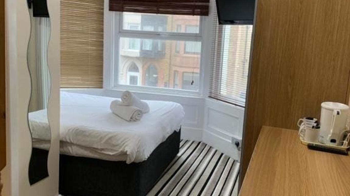 OYO Wave Crest Hotel