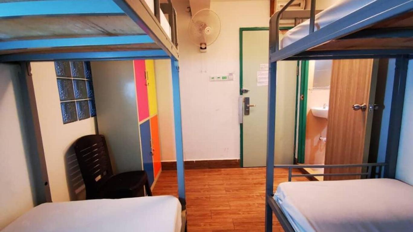 Halo Hostel