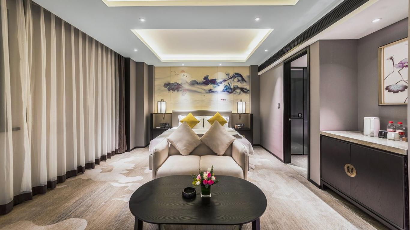 Rezen Dong Hotel (Tian Fu Square)