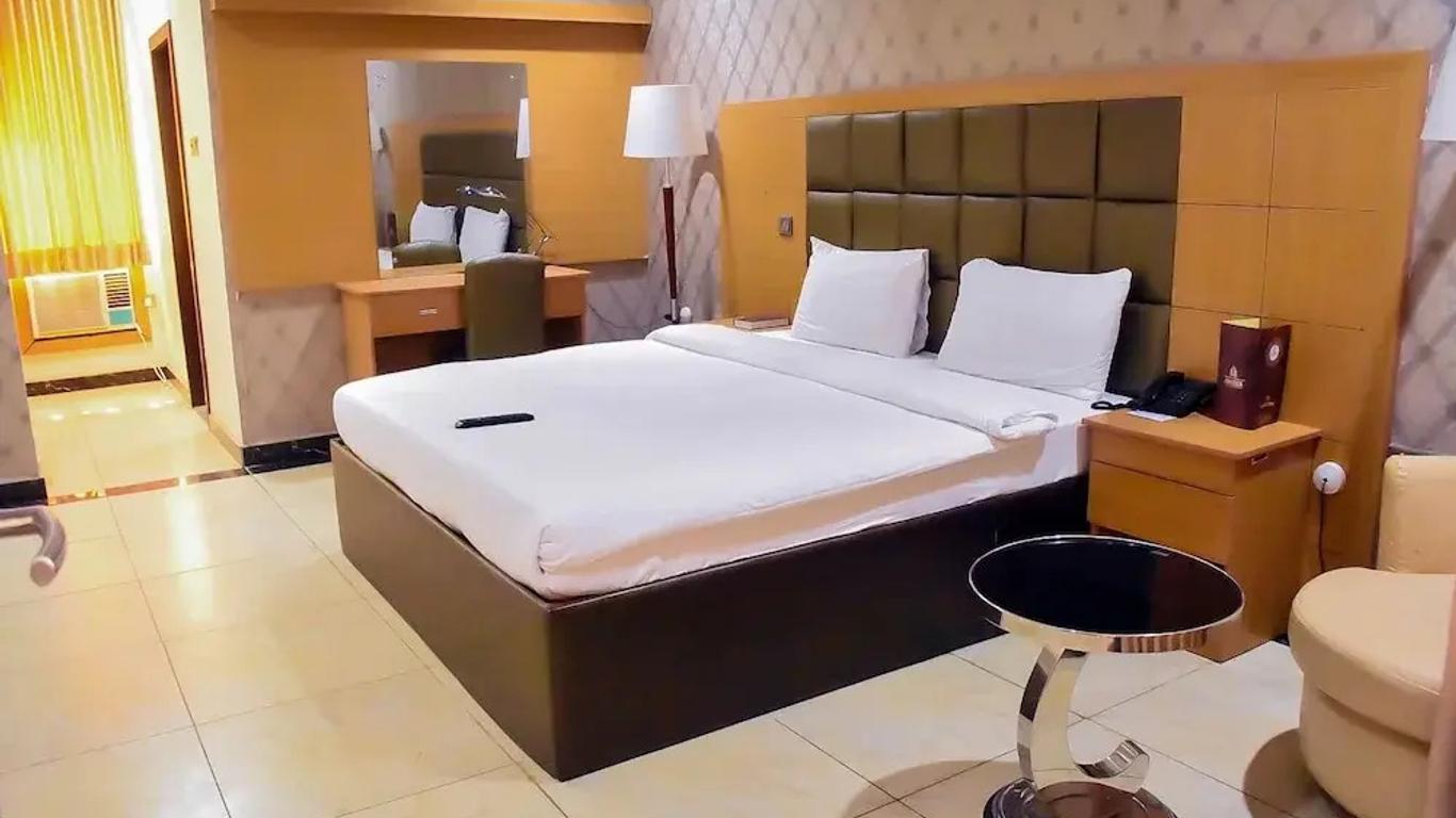 Yewa Frontier Hotel