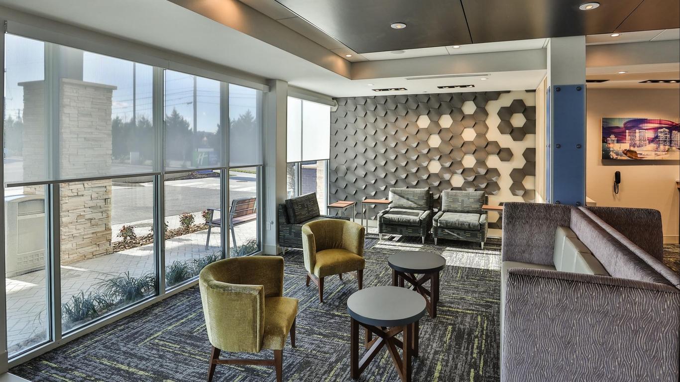 Holiday Inn Express & Suites Nashville Metrocenter Downtown