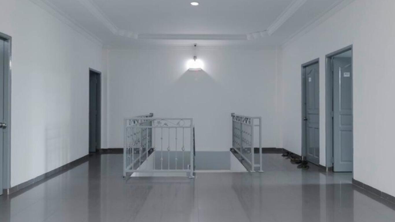 RedDoorz Plus near Batam City Square
