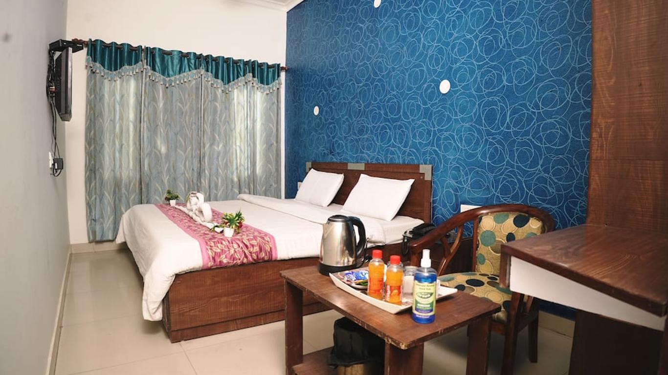 Hotel Holiday Comfort - 800 mts from Jallianwala Bagh