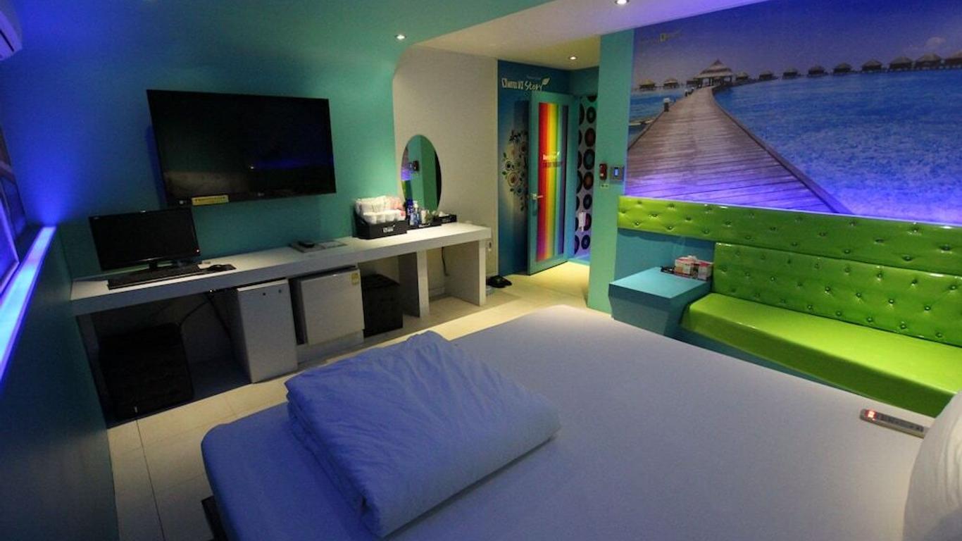 V1 Hotel