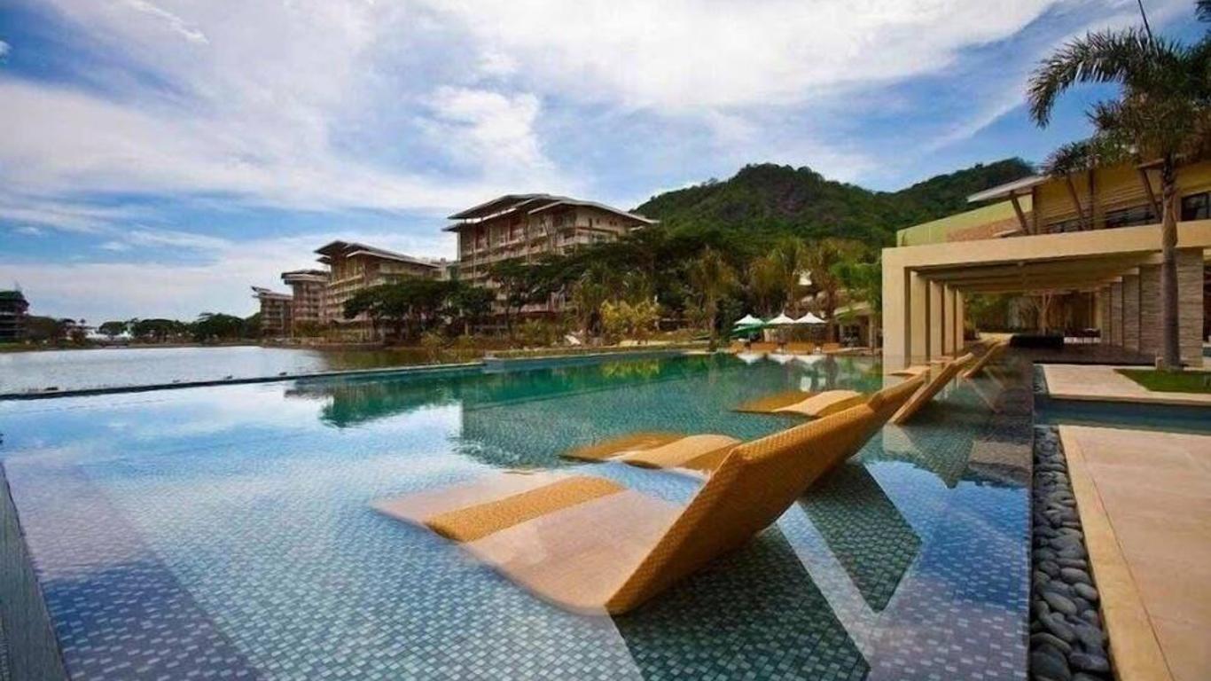 Pico De Loro Hamilo Coast Guest House