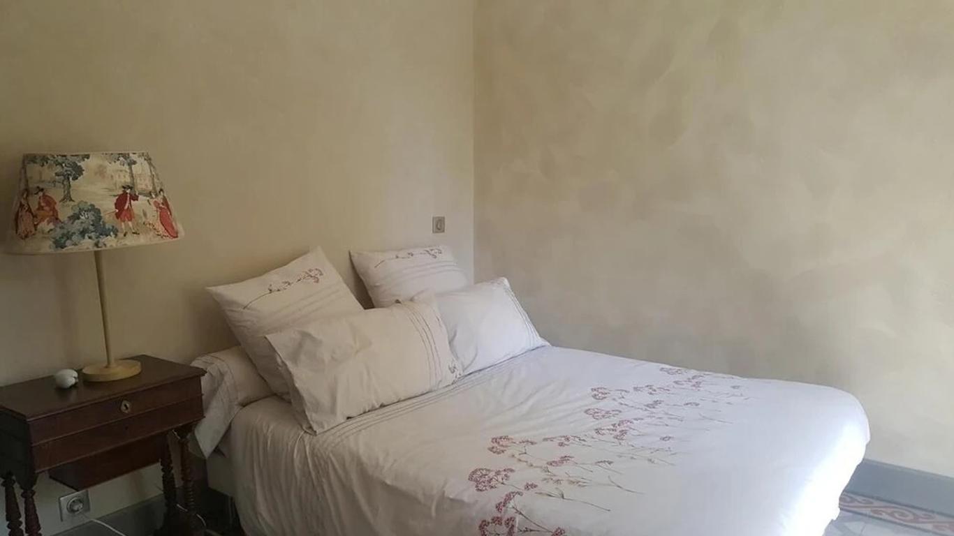 Manoir En Crau