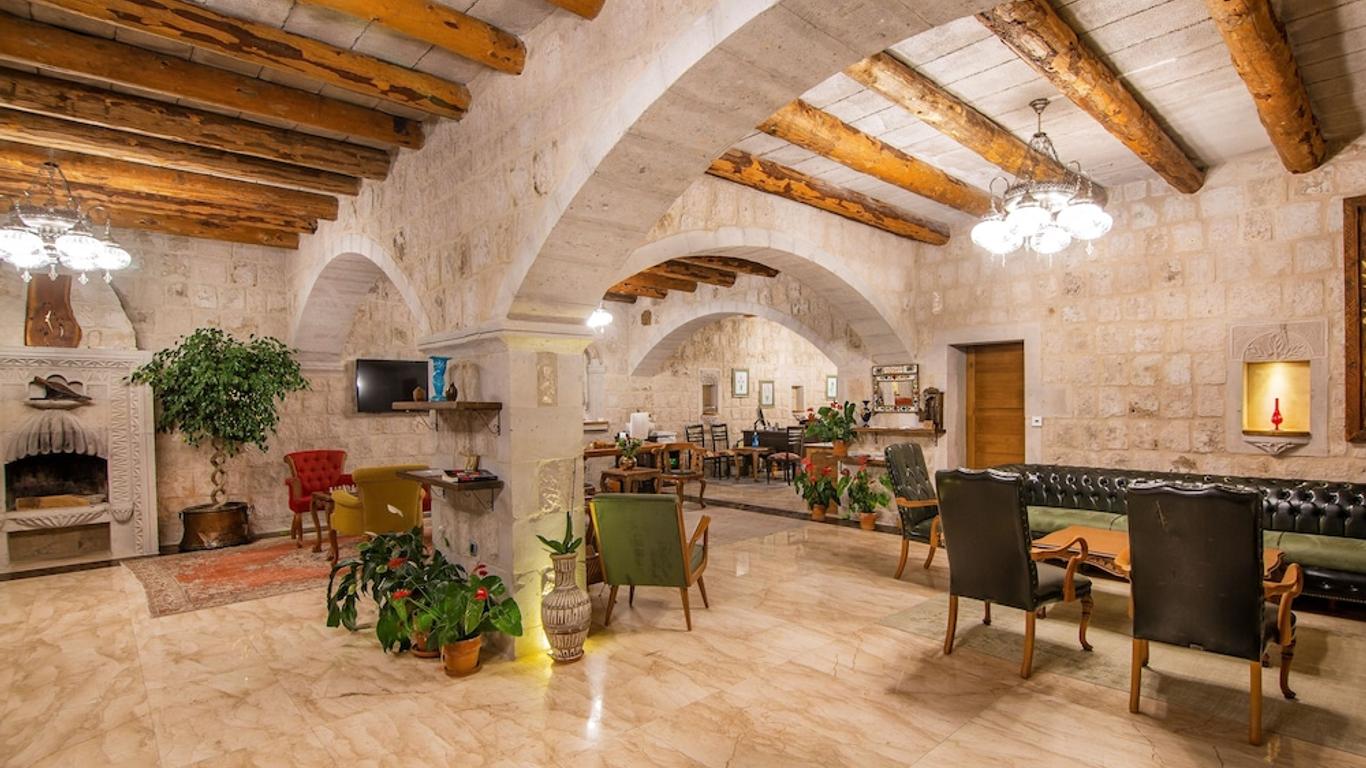Hera Cave Suites