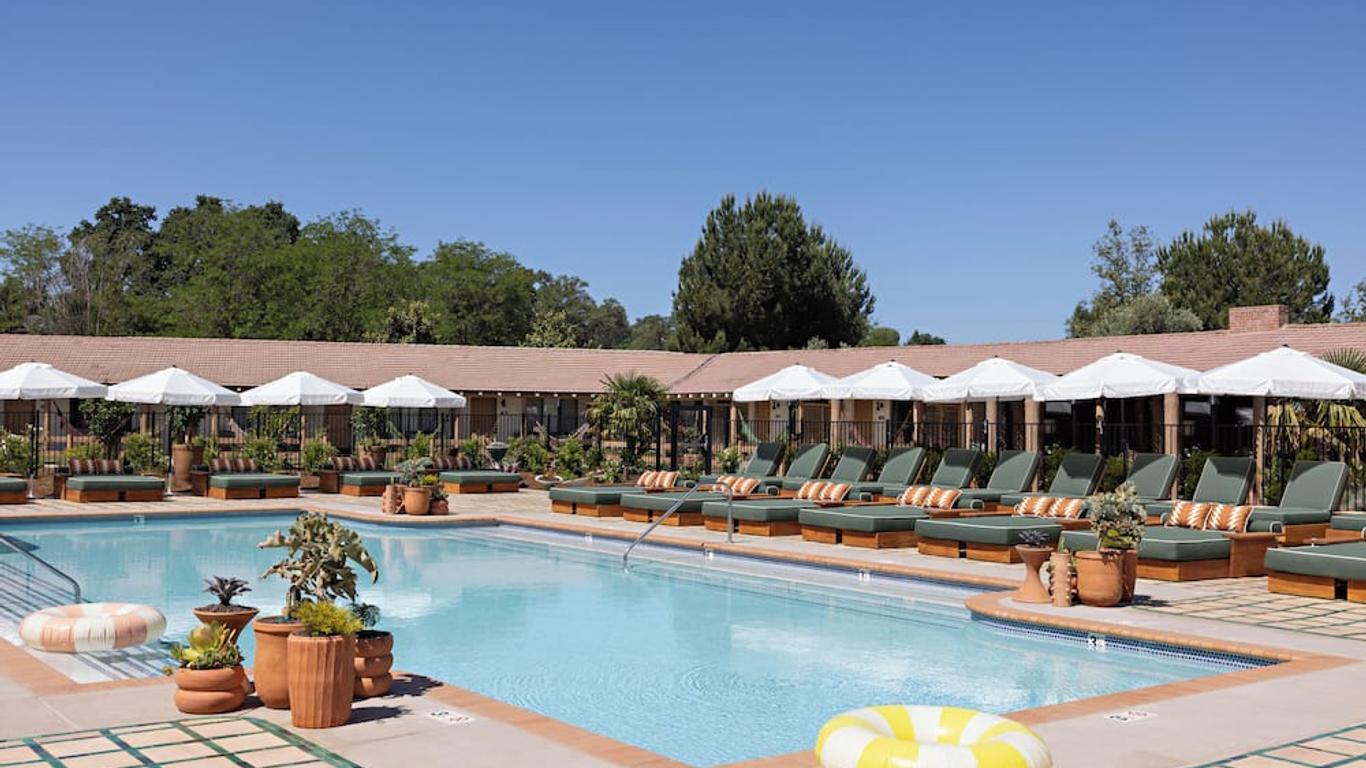 River Lodge Paso - 21 & Over Pool