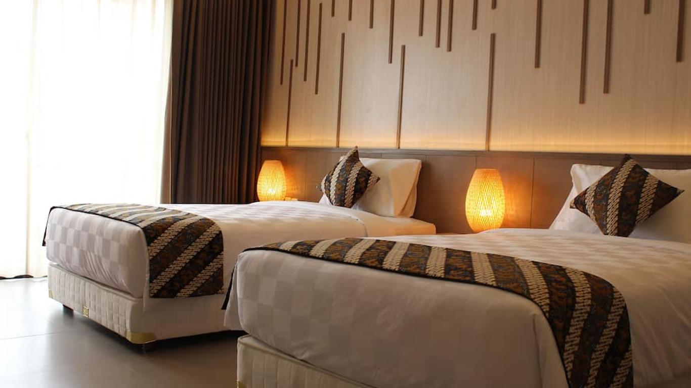 Grand Laguna Hotel & Villa