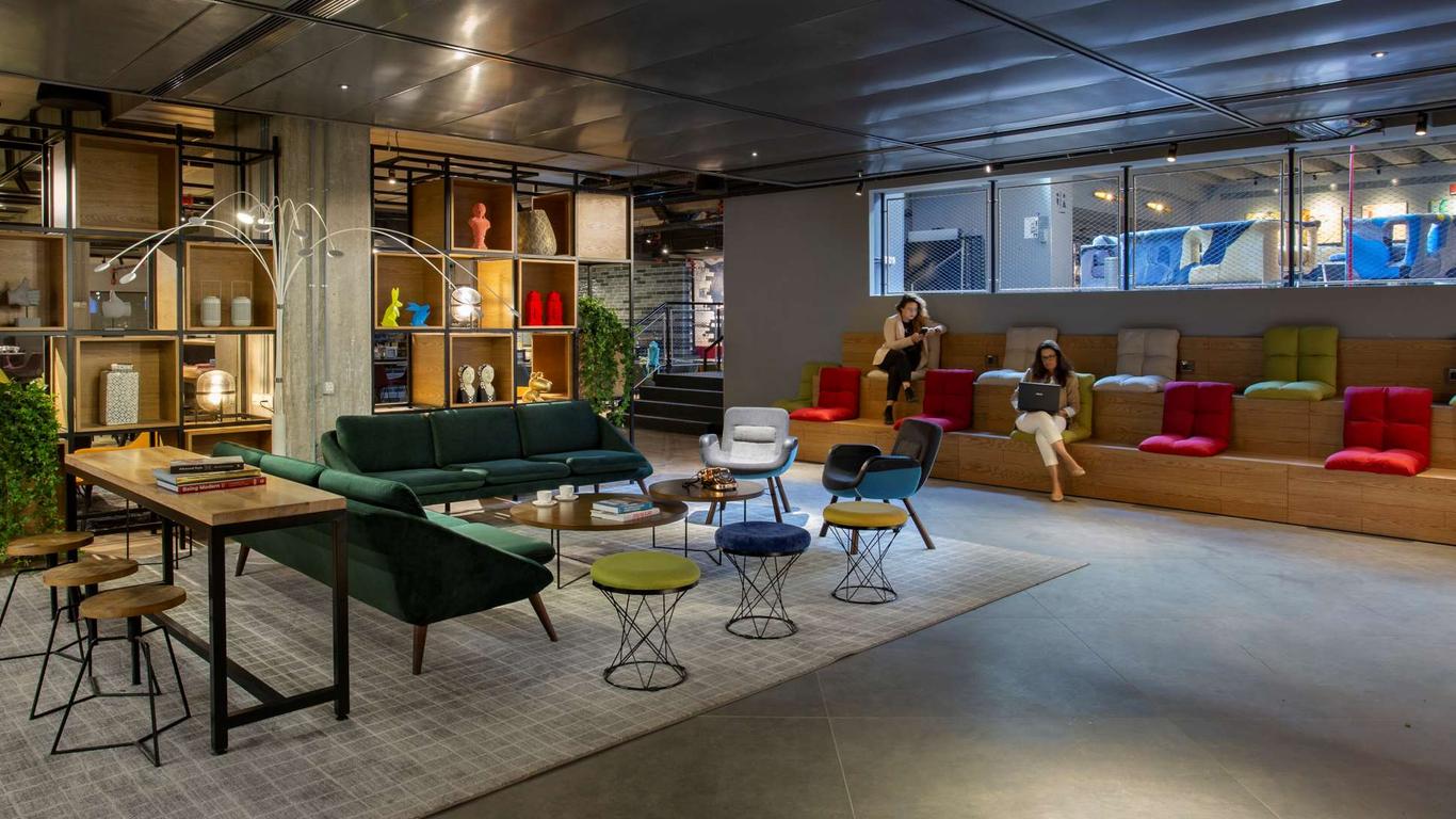 Link Hotel & Hub