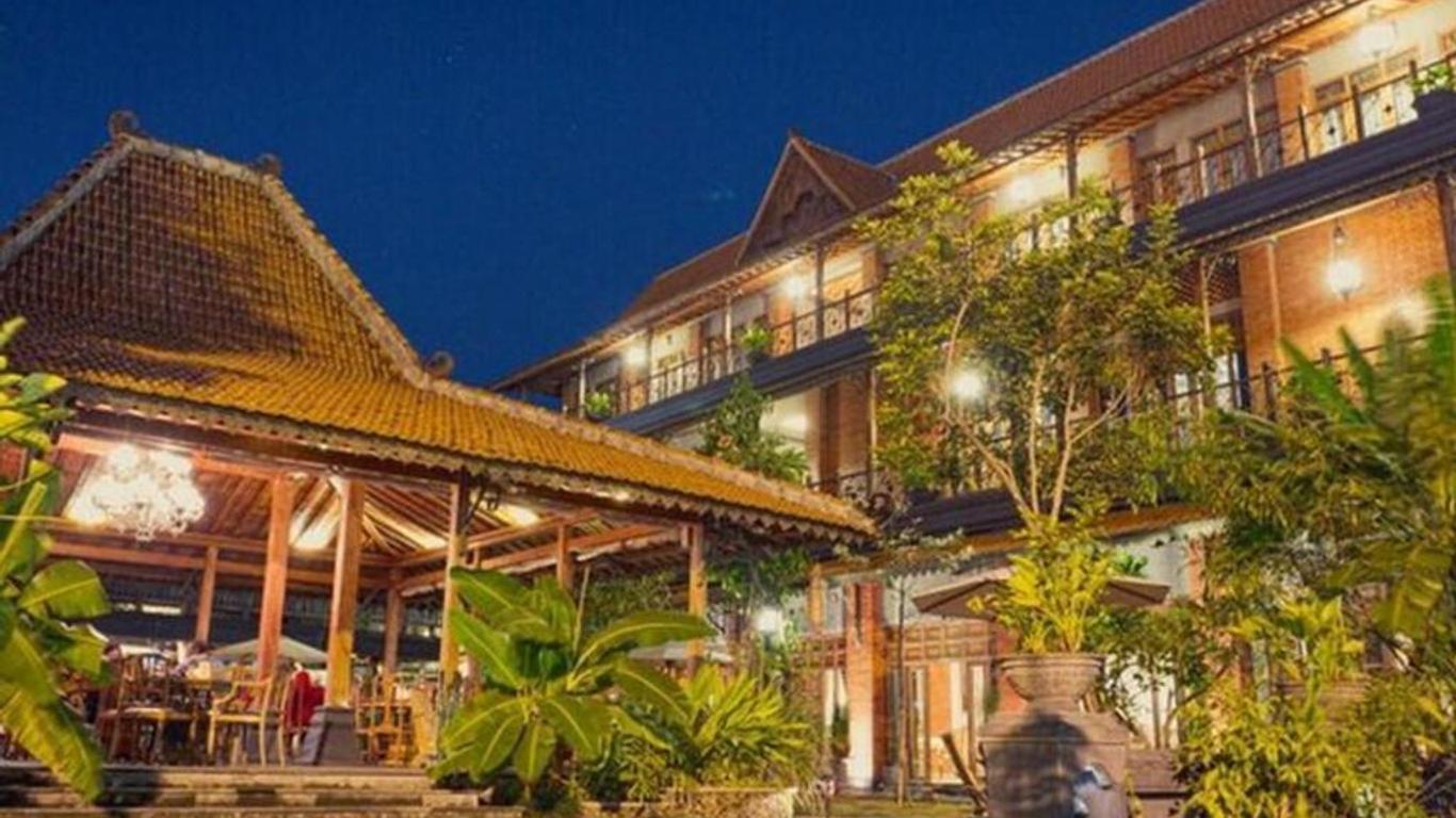 Omah Sinten Heritage Hotel & Resto