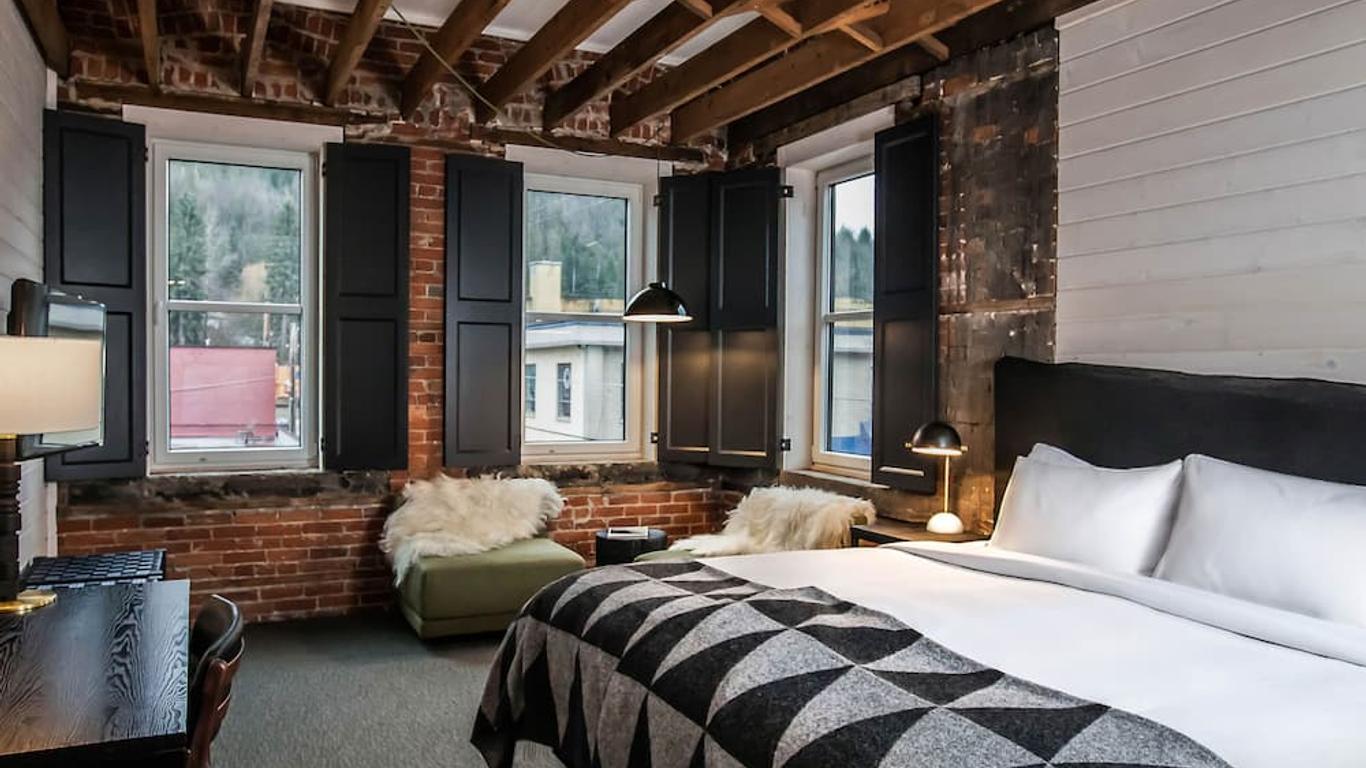 Eleven Revelstoke Lodge