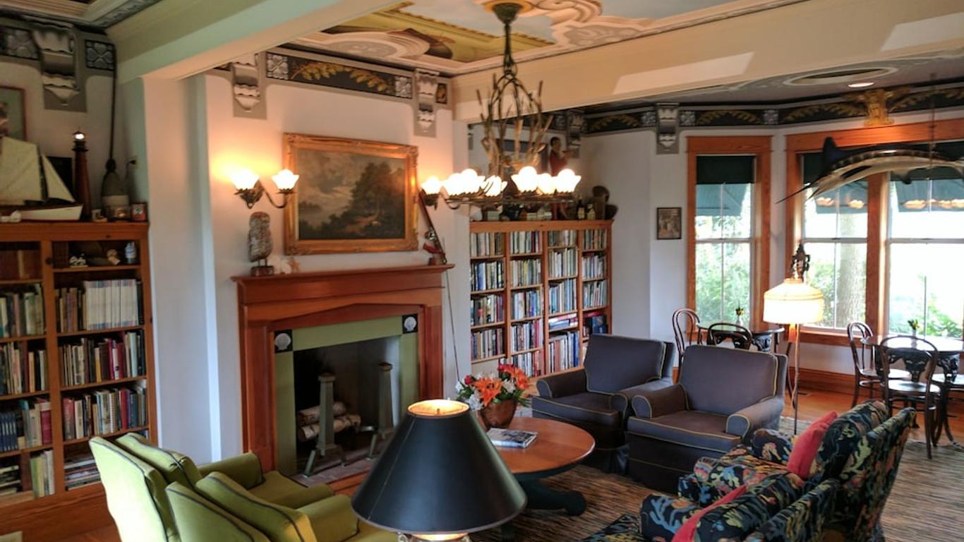 Roanoke Island Inn