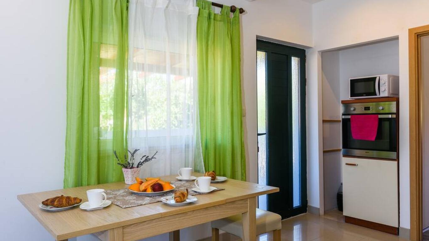 Studio flat with terrace Marina, Trogir (AS-14258-b)