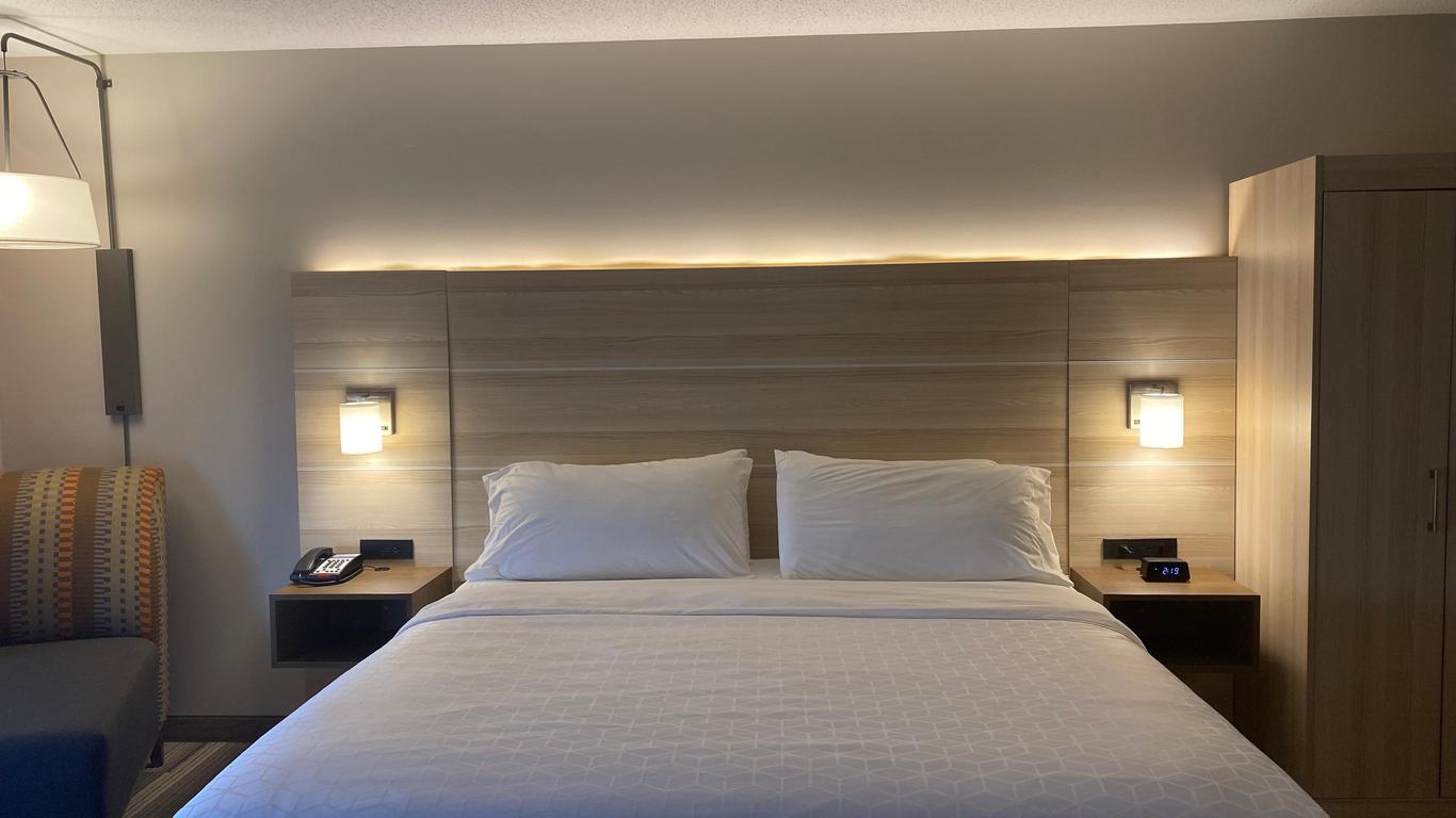 Holiday Inn Express Hotel & Suites Logansport By IHG