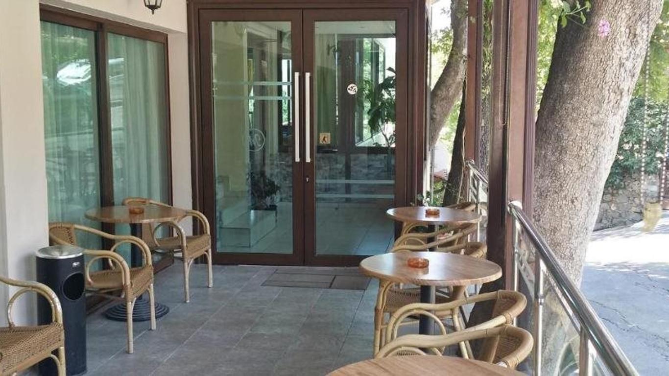 Minaides Hotel