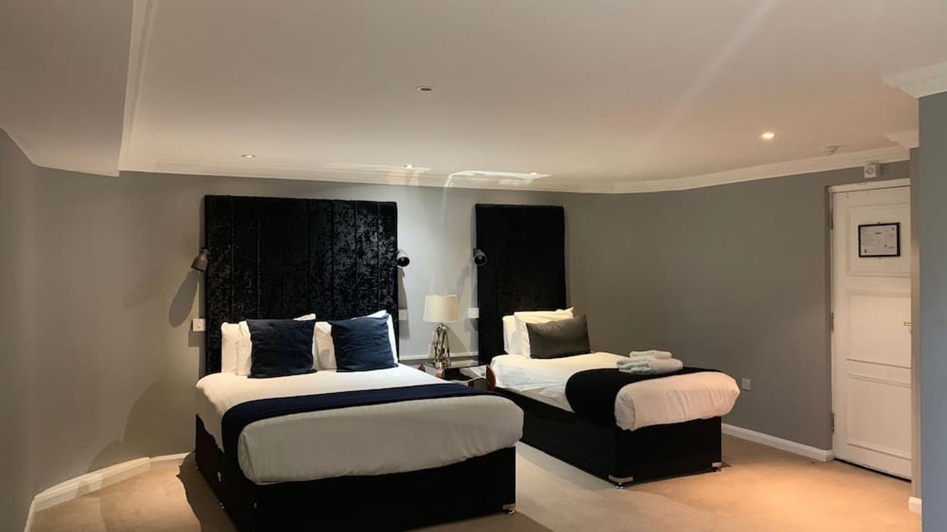 Barons Court Hotel