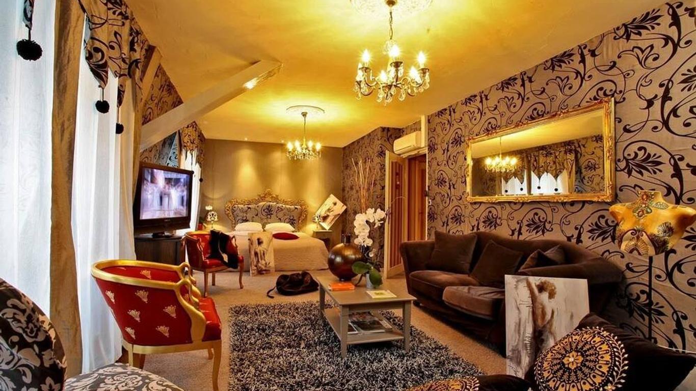 Logis Hôtel Hostellerie Saint-Jacques