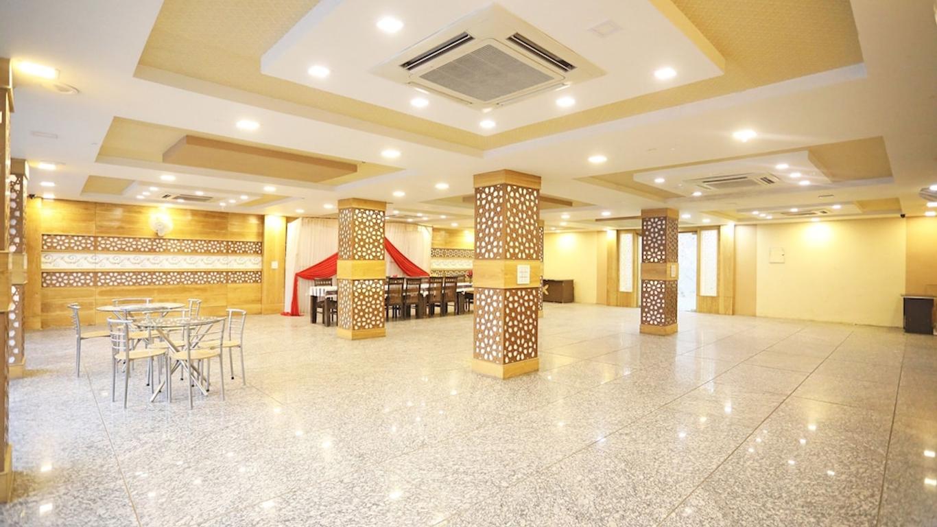 Oyo 11005 Hotel Shanti Palace