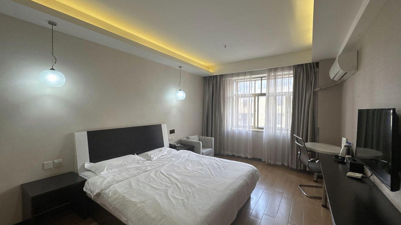 Yunshang Siji Chain Hotel Jinghong Manting Park