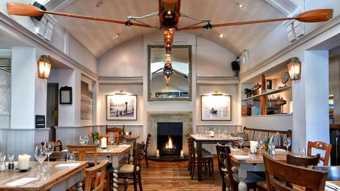 The Bridge Pub & Rooms