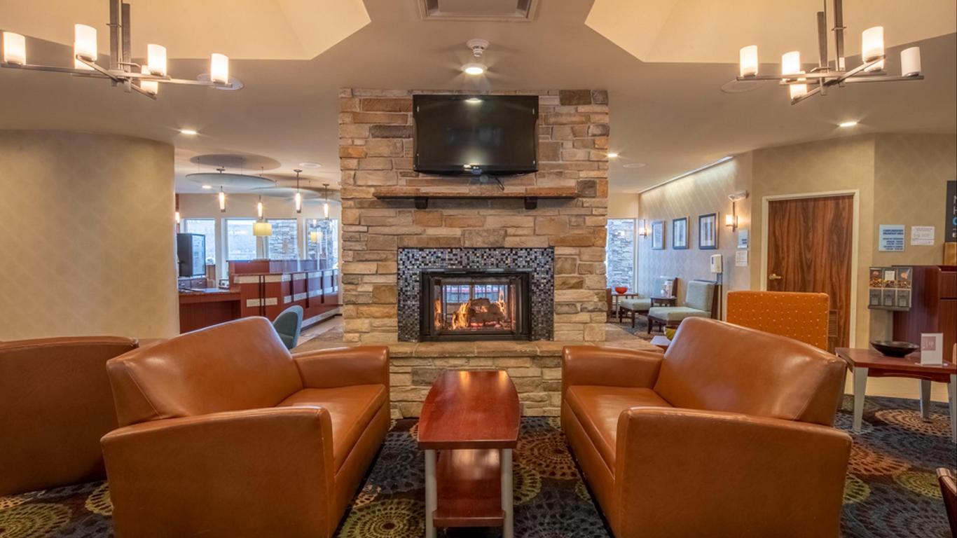 Holiday Inn Express Hotel & Suites Pittsburgh Airport, An IHG Hotel