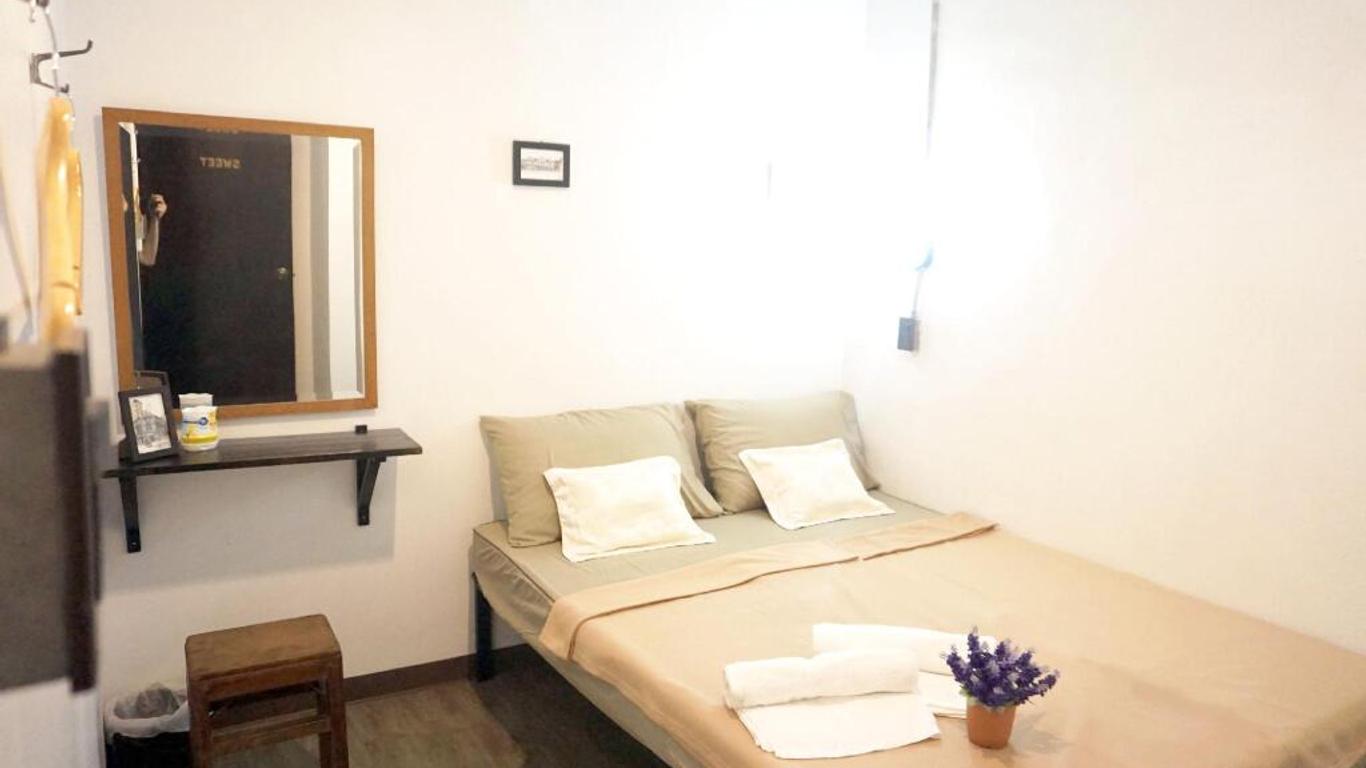 Feel Good Bangkok Hostel