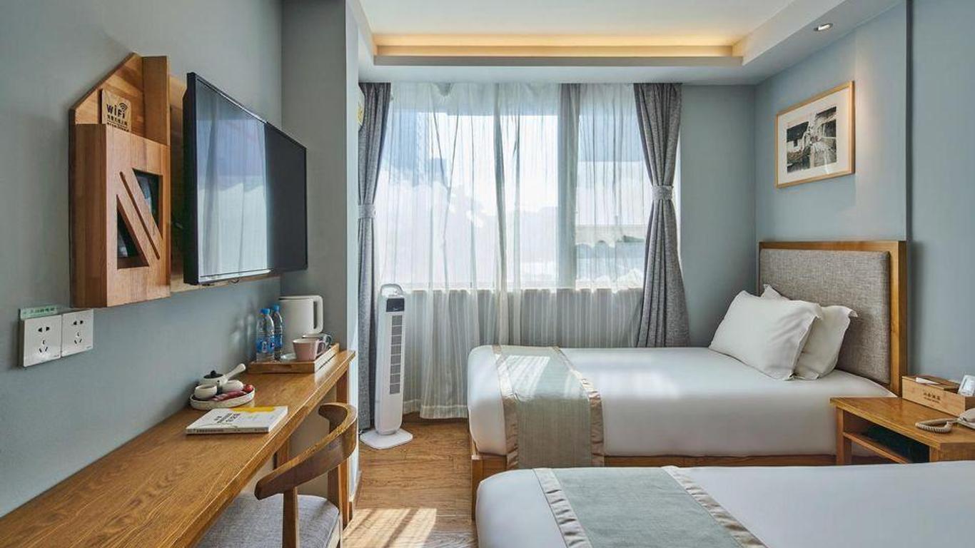 Yishe Hotel Shilu Road Metro Station Branch