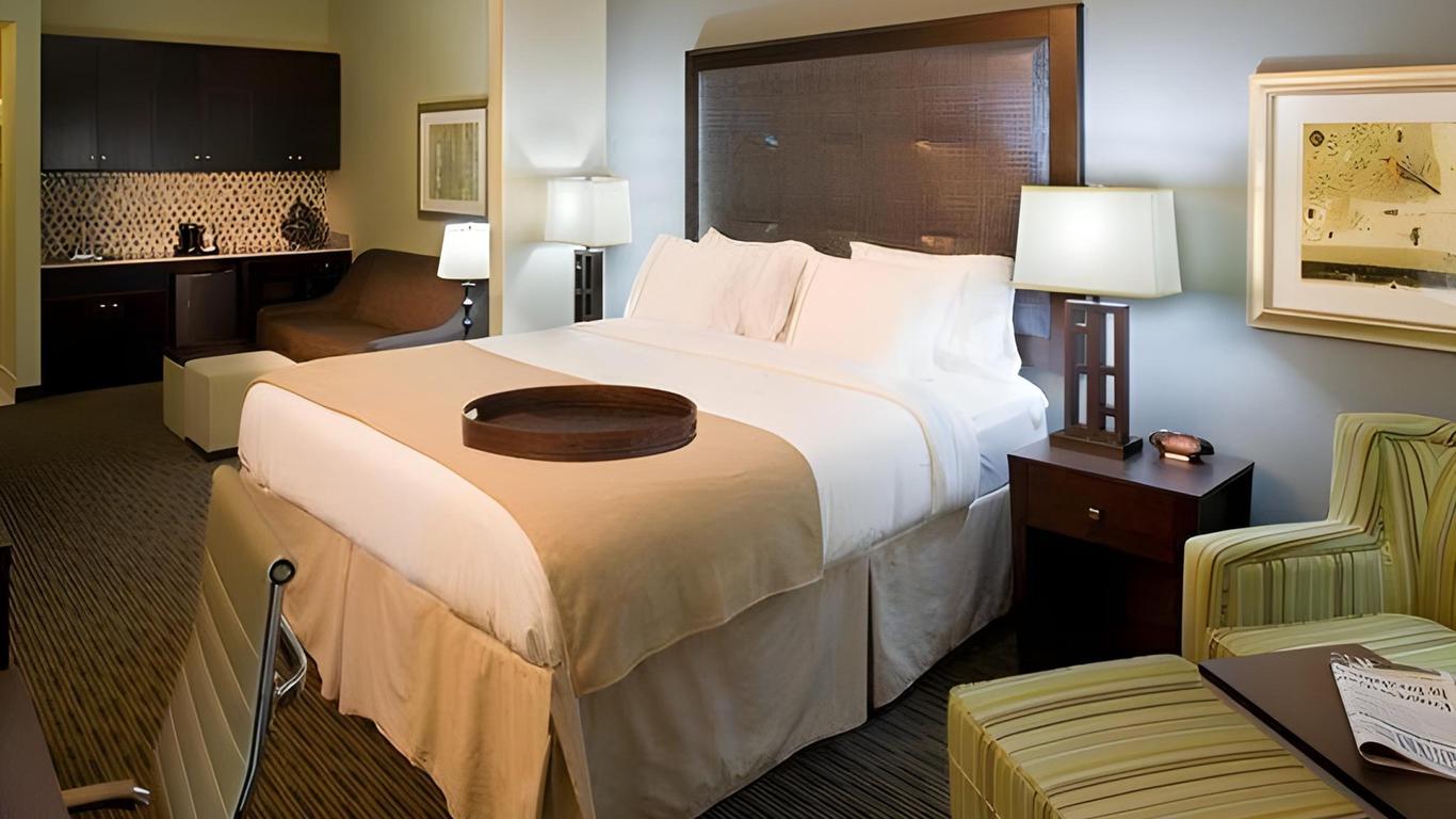Holiday Inn Express Hotel & Suites Waycross, An IHG Hotel