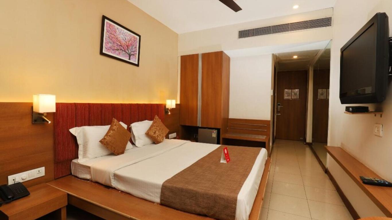 Oyo 9677 Hotel Surya