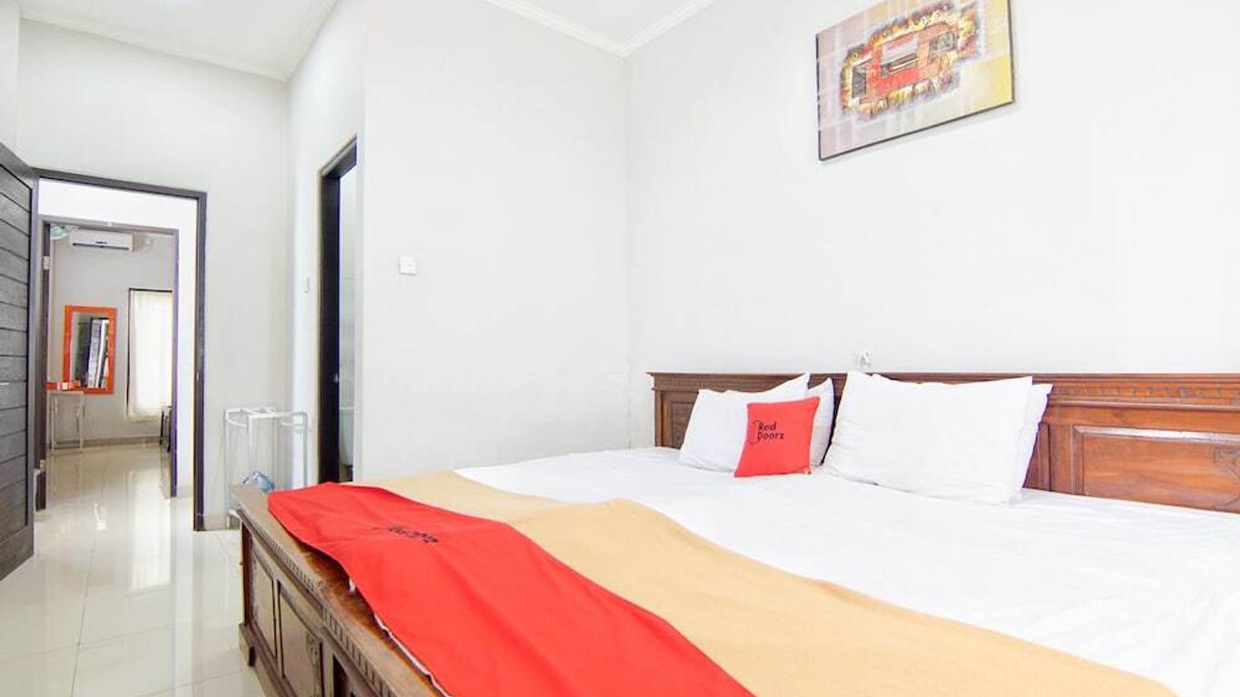 RedDoorz Plus Near Ubung Terminal Denpasar