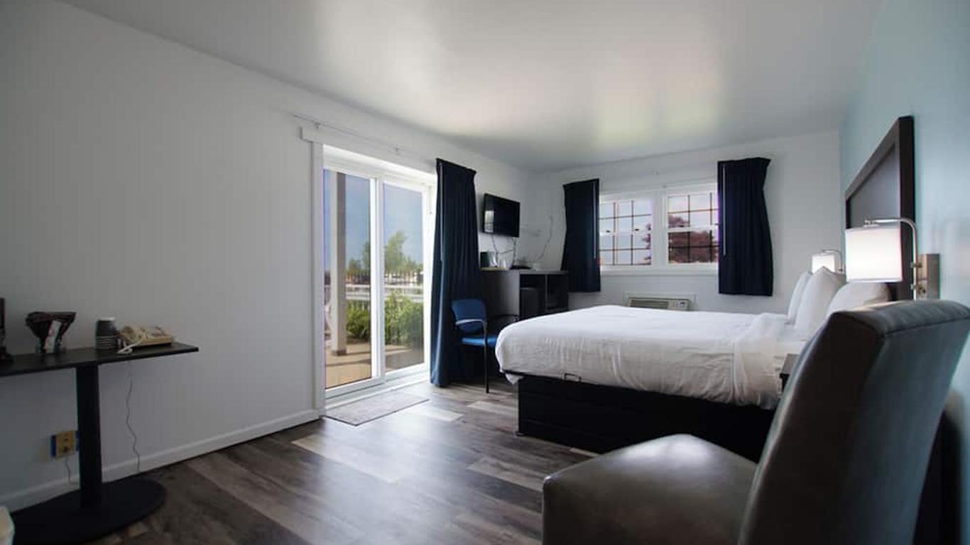 Snyder's Shoreline Inn