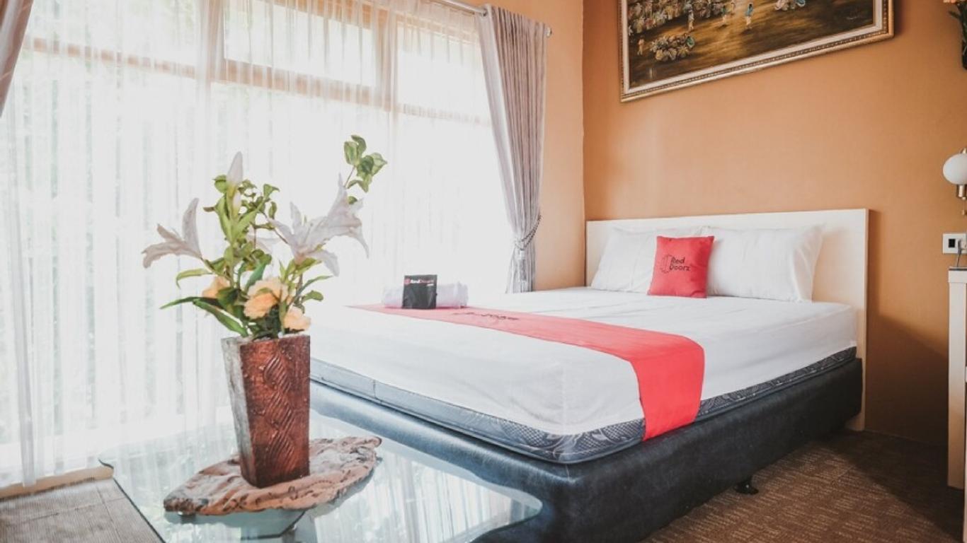 RedDoorz Plus near Plaza Ambarukmo