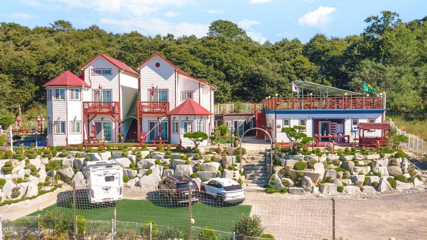 Ganghwa Punggyung Gryujineon zip Pension