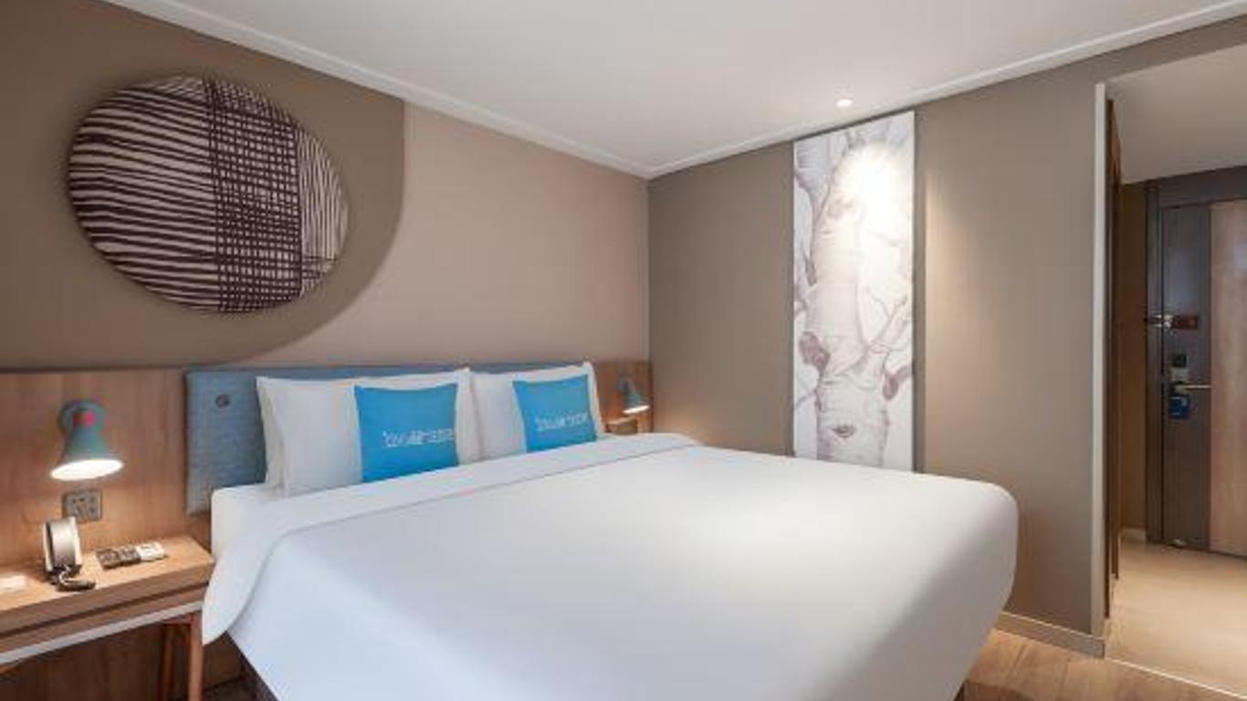 Homeinn · neo (Urumqi Huanghe Road Qitai Road District Hospital)