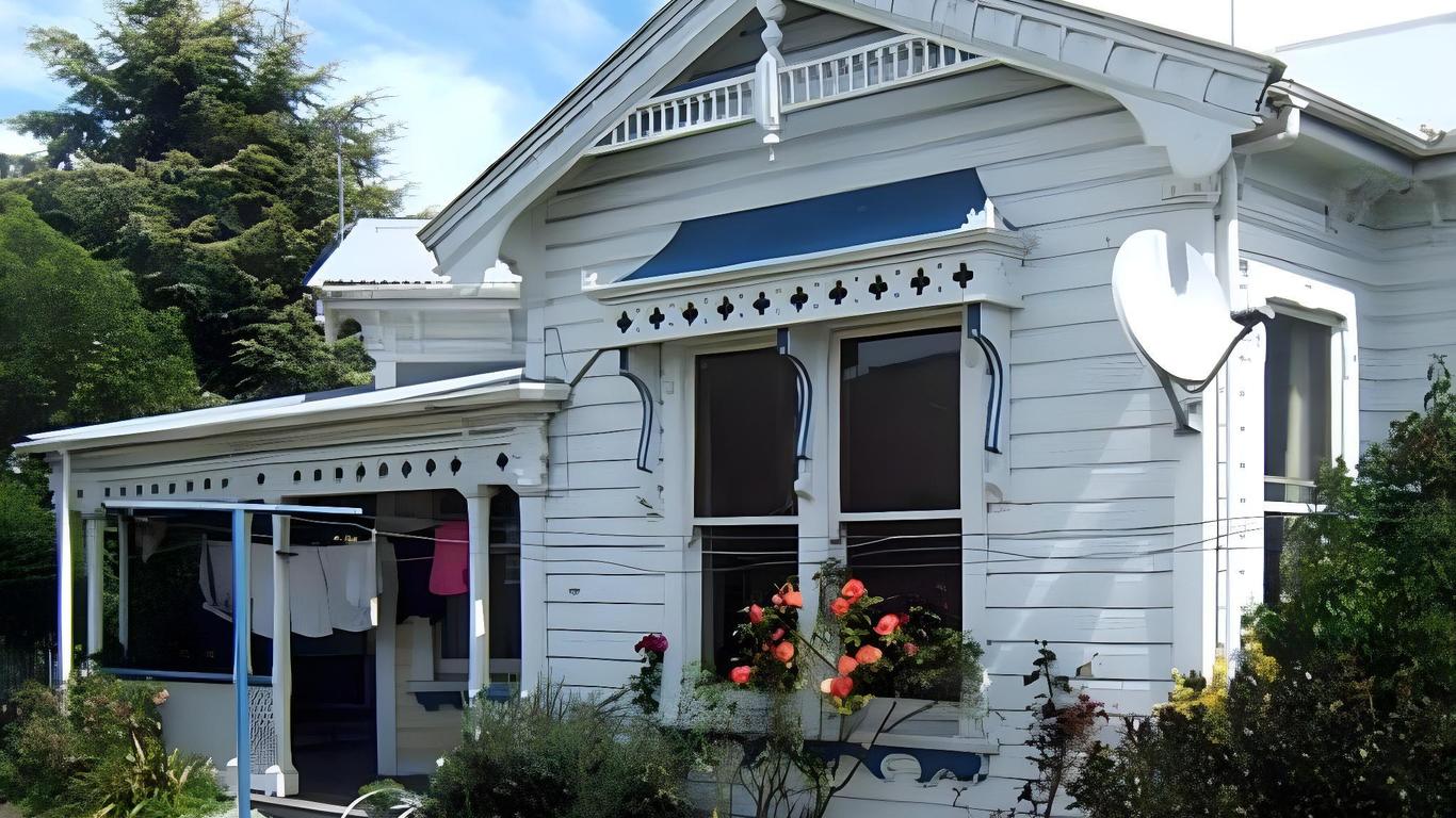 Colonial Cottage Motel