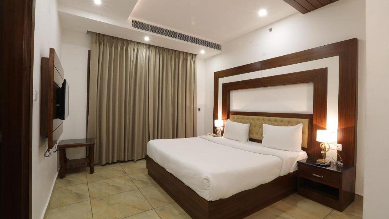 Grand Hotel Nawanshahr
