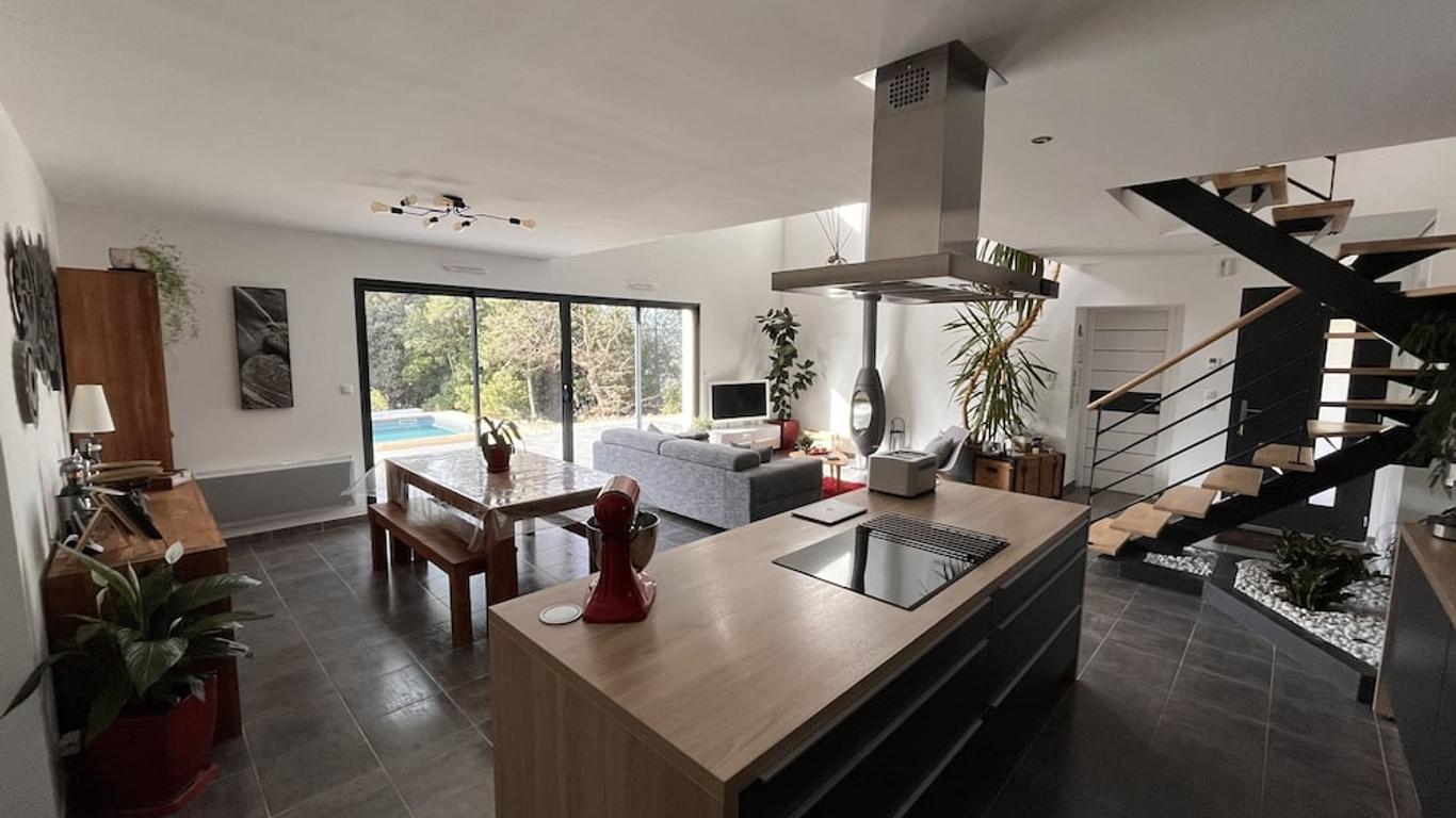 Bioclimatic house on the edge of a forest Heated swimming pool - Gorges de l'Ardèche